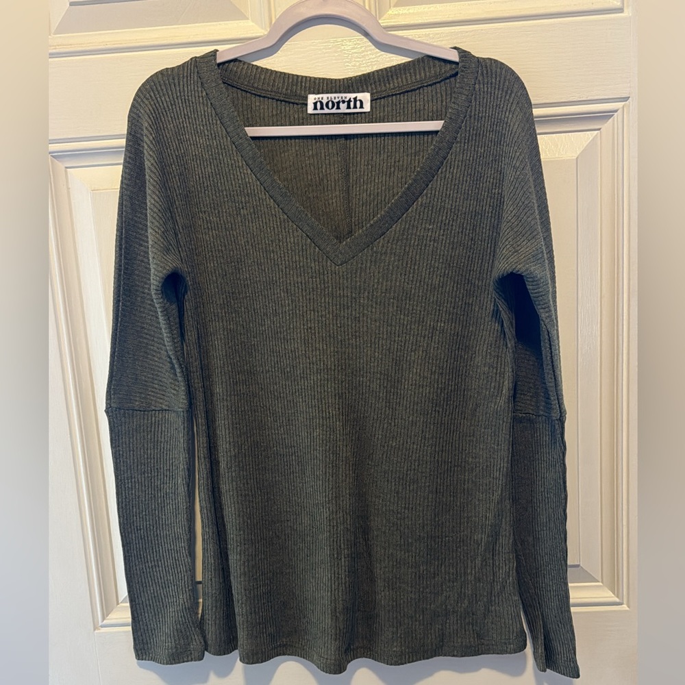 Boutique brand olive ribbed long sleeve tee